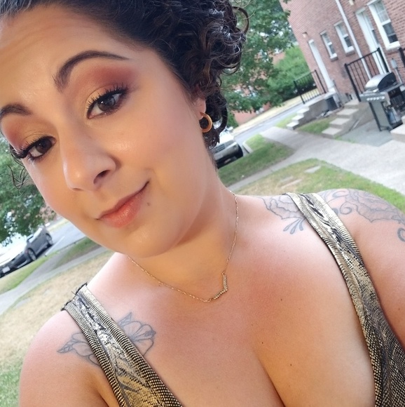 MK, Kat Von D, Carter's, VS, Vera Bradley - Picture 4 of 5